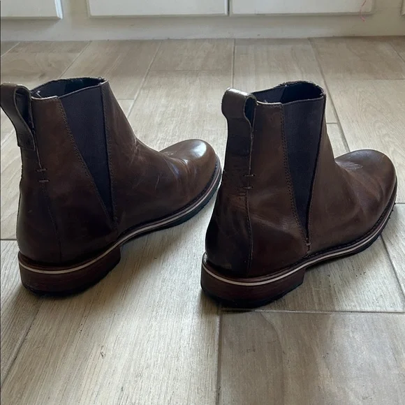 Men's Classic Brown Leather Chelsea Boots - Picture 4 of 6